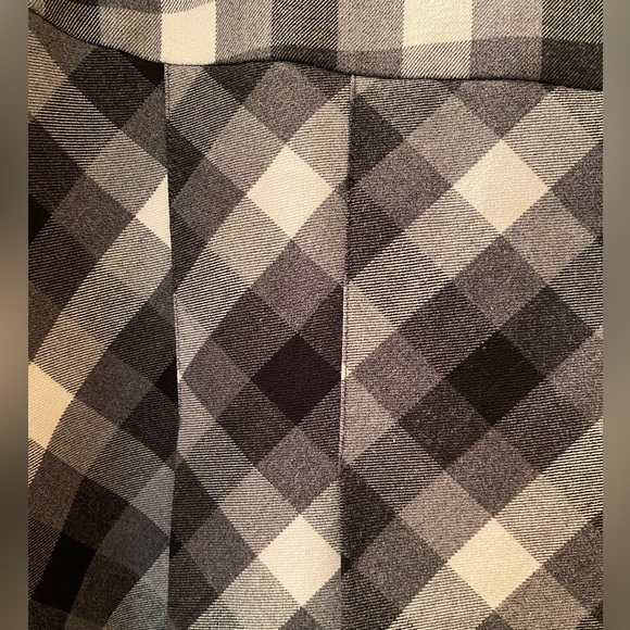 SALE! $8 Apostrophe stretch black/gray plaid lined skirt size 12 - Picture 3 of 8